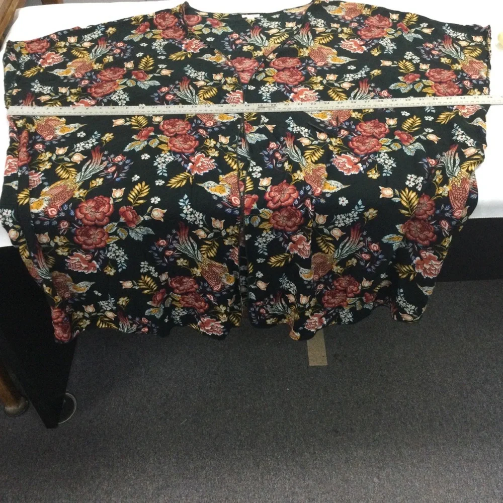 Xhilaration Floral Kimono Wrap - Black and Red